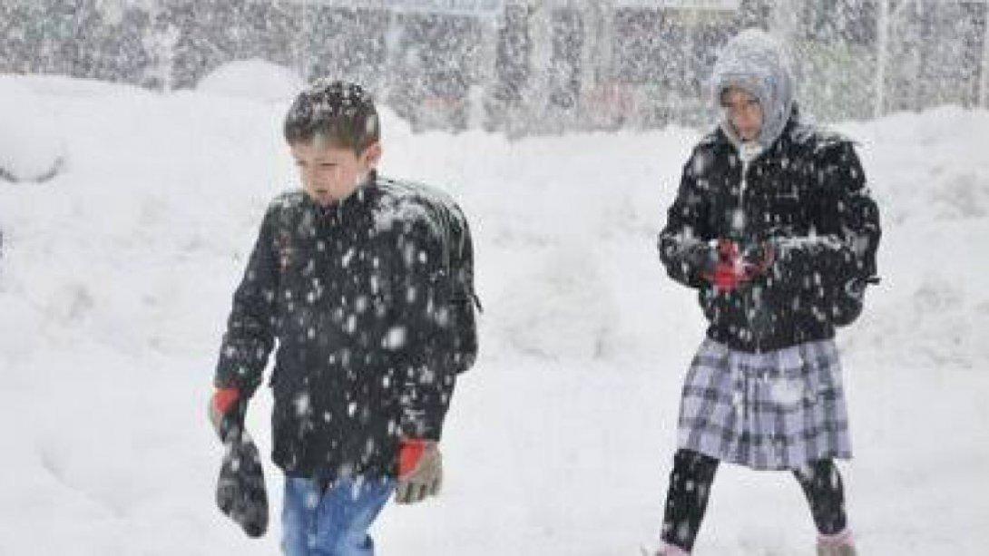 İlimizde Kar Yağışı Nedeniyle 6 Ocak Pazartesi günü 1 Gün Süreyle Eğitime Ara Verildi