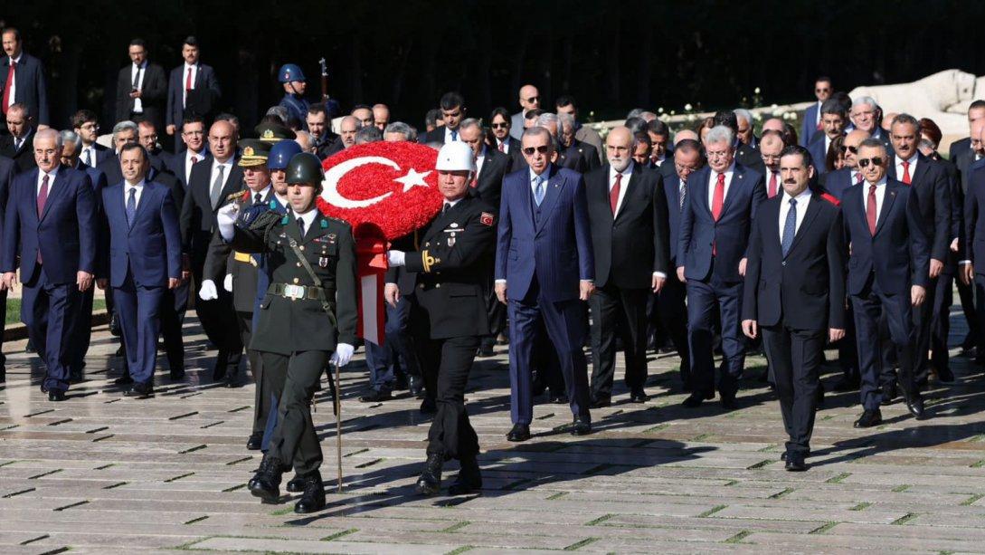 Bakan Özer, Cumhurbaşkanı Erdoğan Başkanlığındaki Devlet Erkanı İle Anıtkabir'i Ziyaret Etti